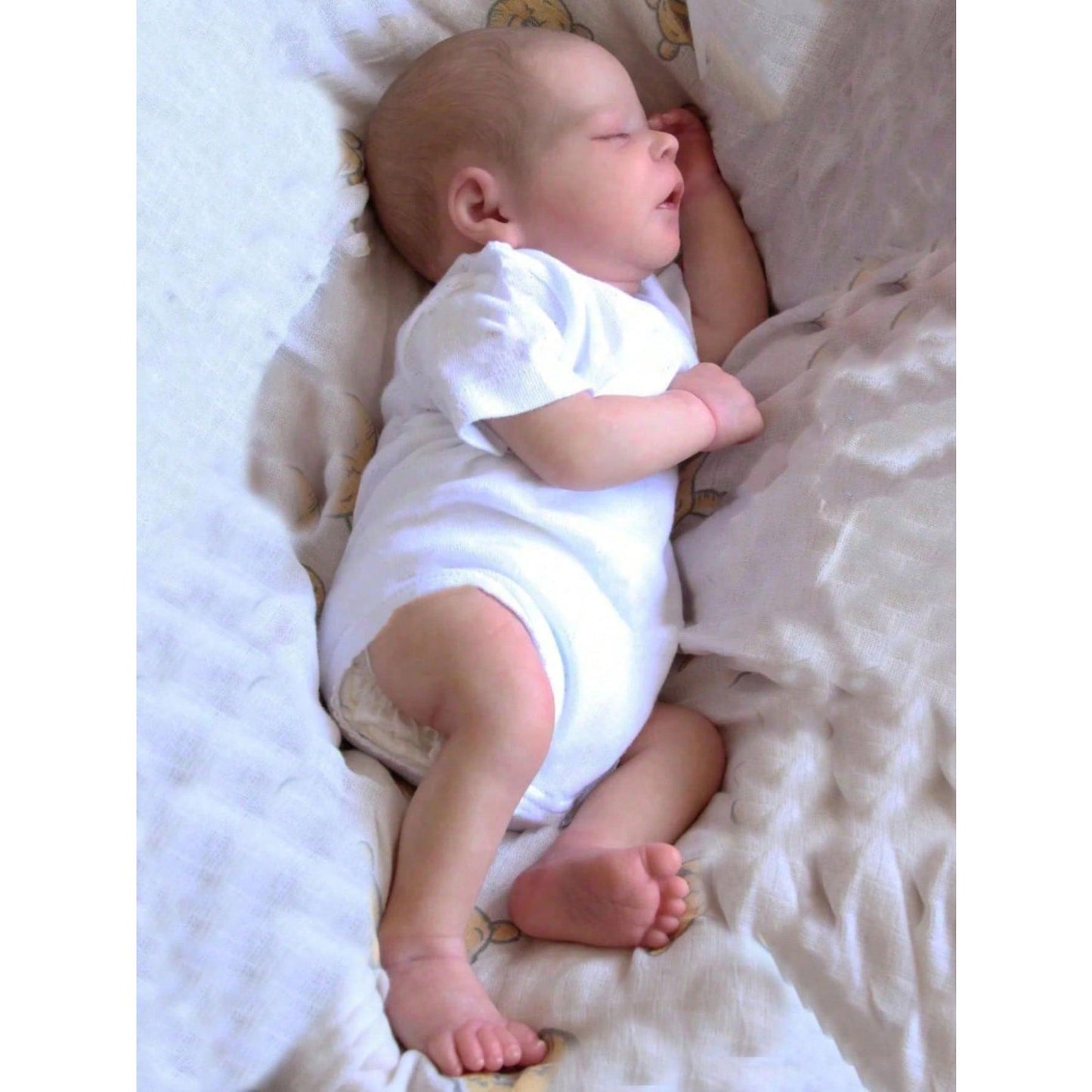 45 cm / 18-inch sleeping reborn baby doll, full-body soft vinyl, skin with 3D paint and visible veins, bath and dress-up toy, artistic newborn doll, ideal as a birthday gift for children